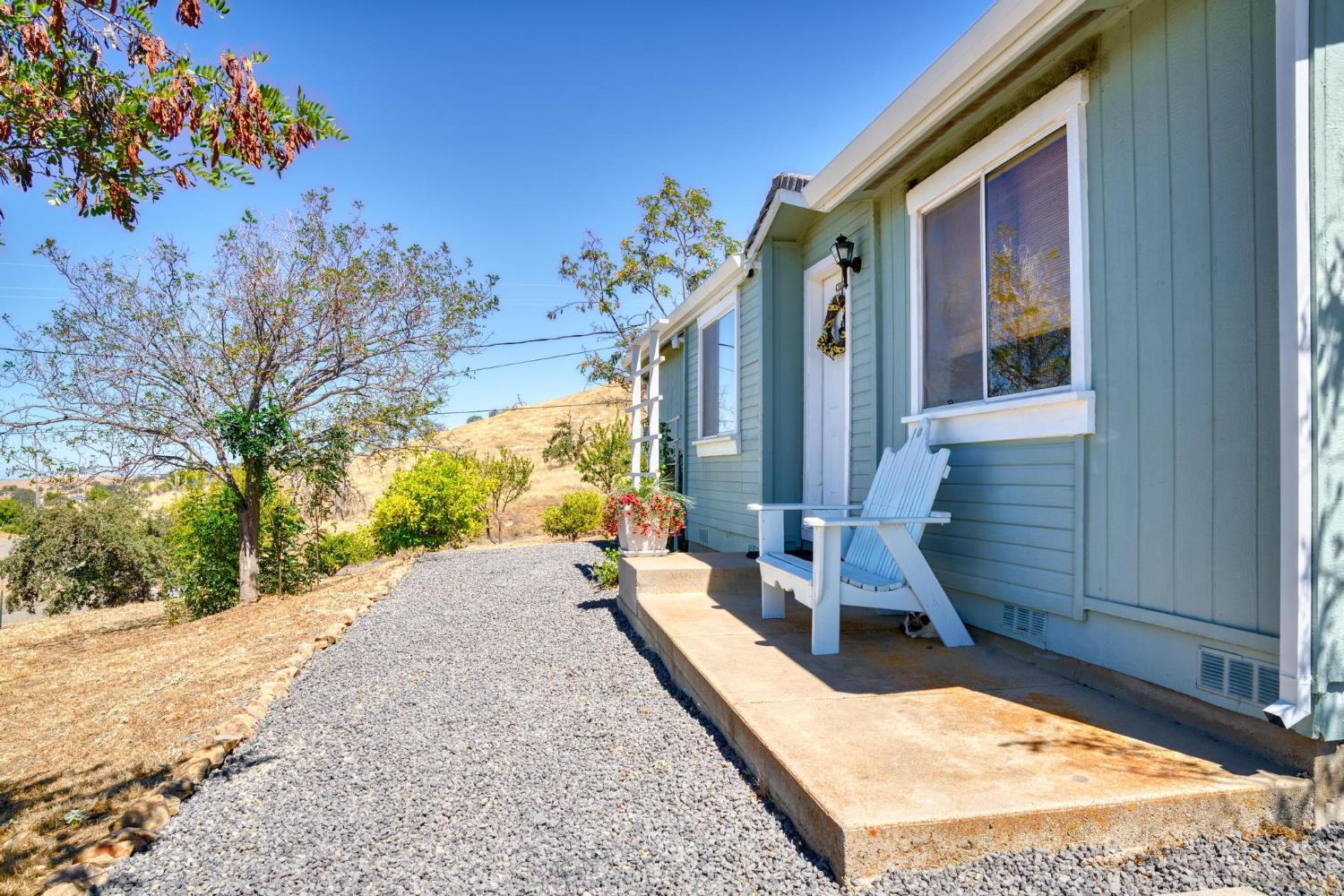 9898 Alamo Dr, La Grange, CA 95329
