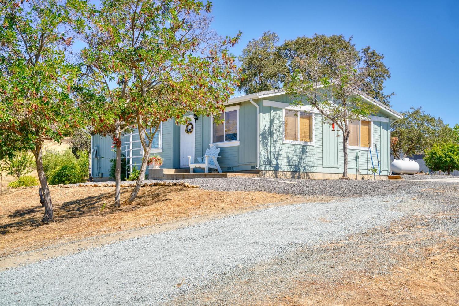 9898 Alamo Dr, La Grange, CA 95329