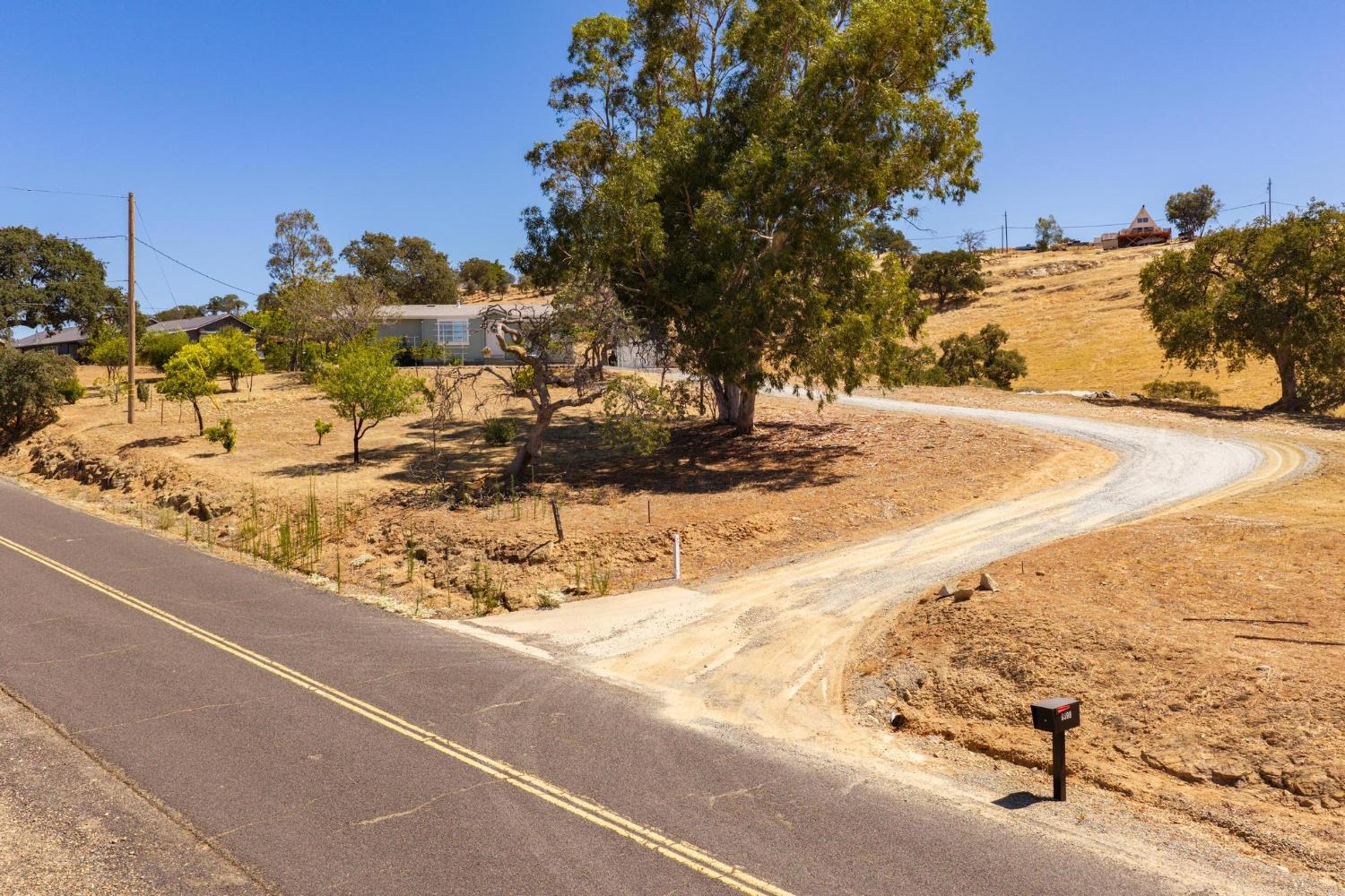 9898 Alamo Dr, La Grange, CA 95329