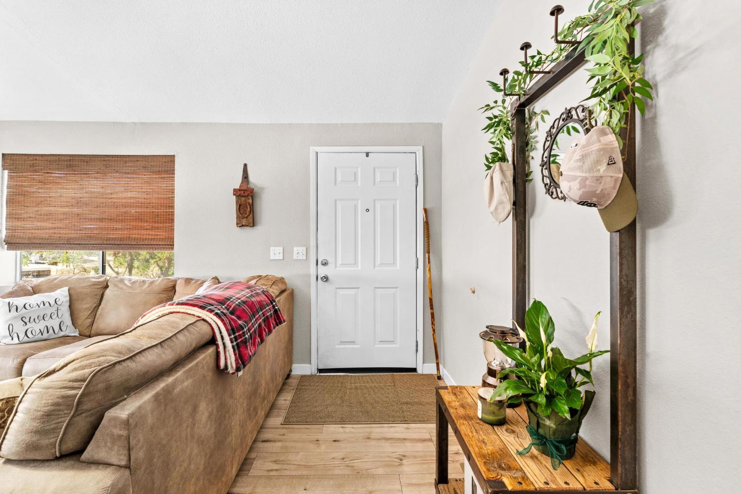 9898 Alamo Dr, La Grange, CA 95329