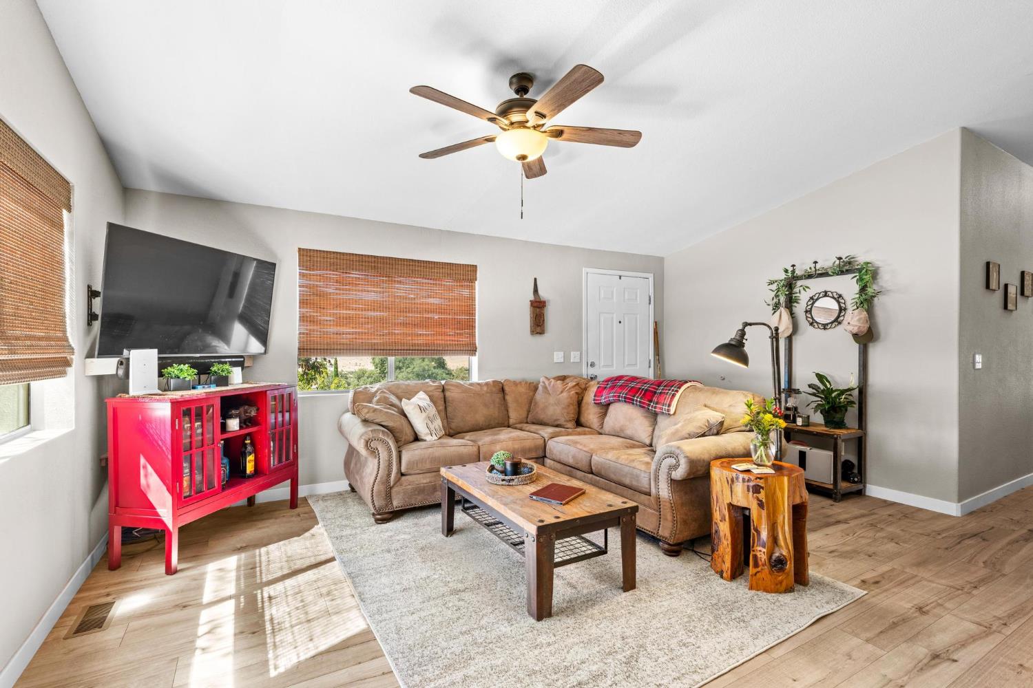 9898 Alamo Dr, La Grange, CA 95329