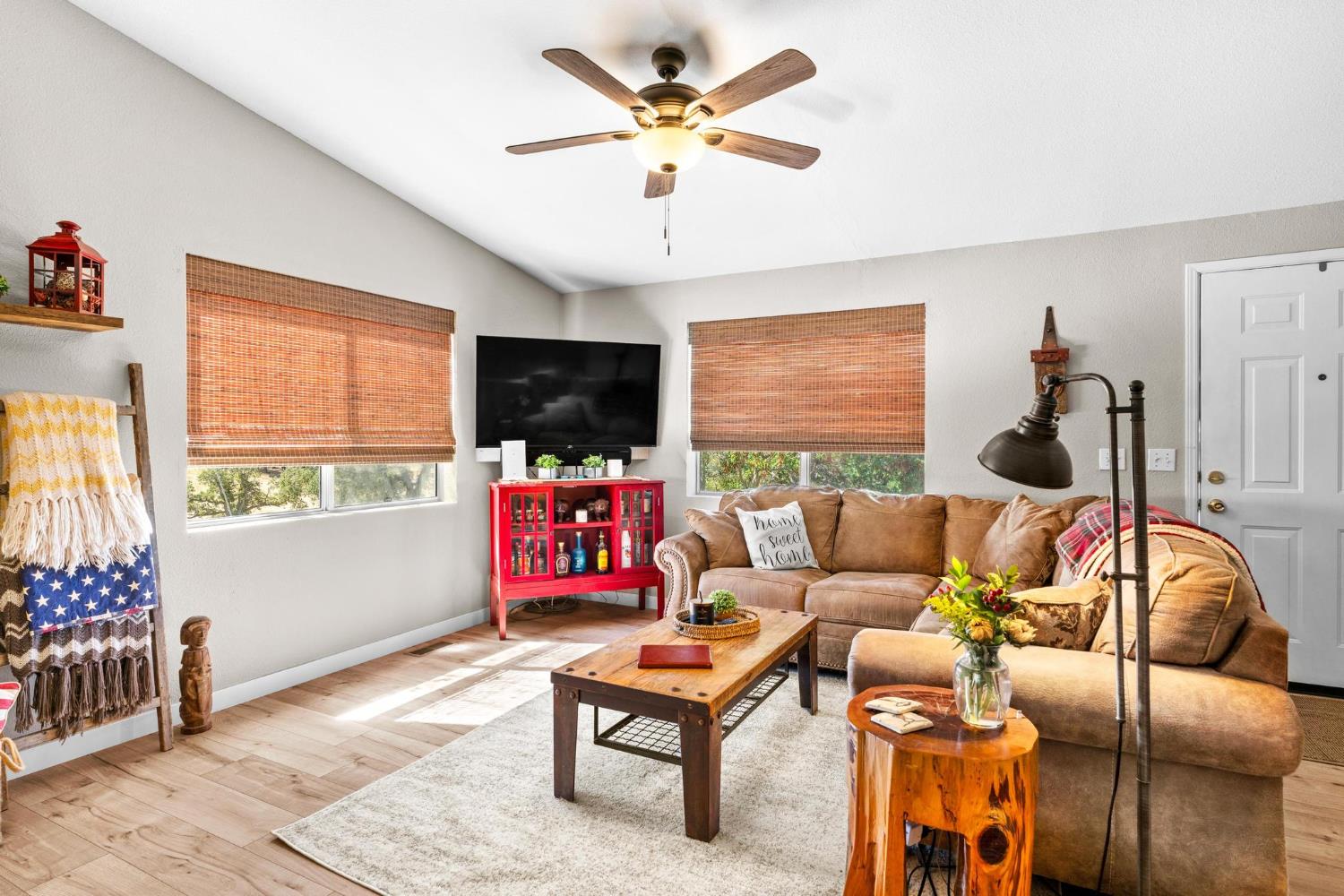 9898 Alamo Dr, La Grange, CA 95329