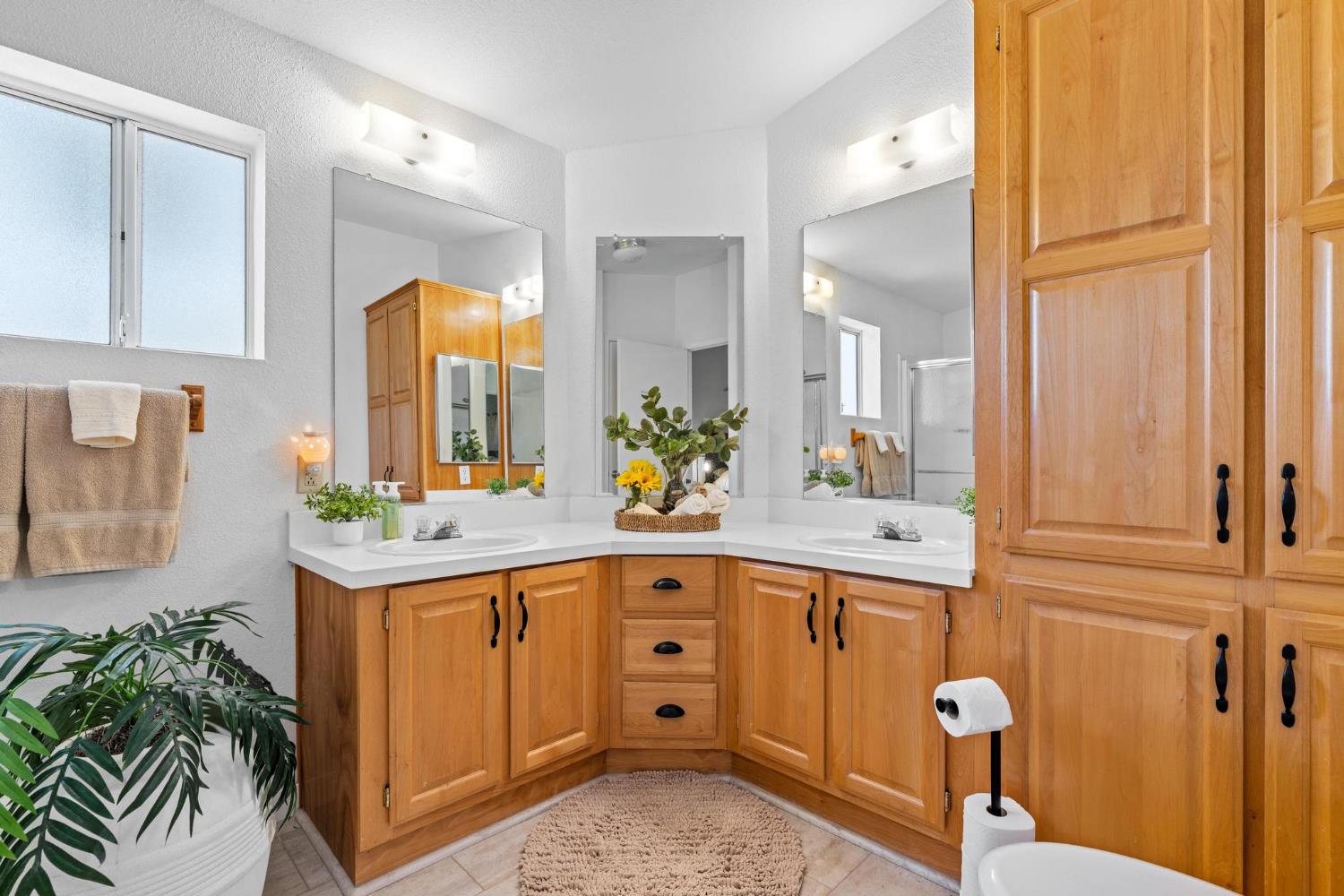 9898 Alamo Dr, La Grange, CA 95329