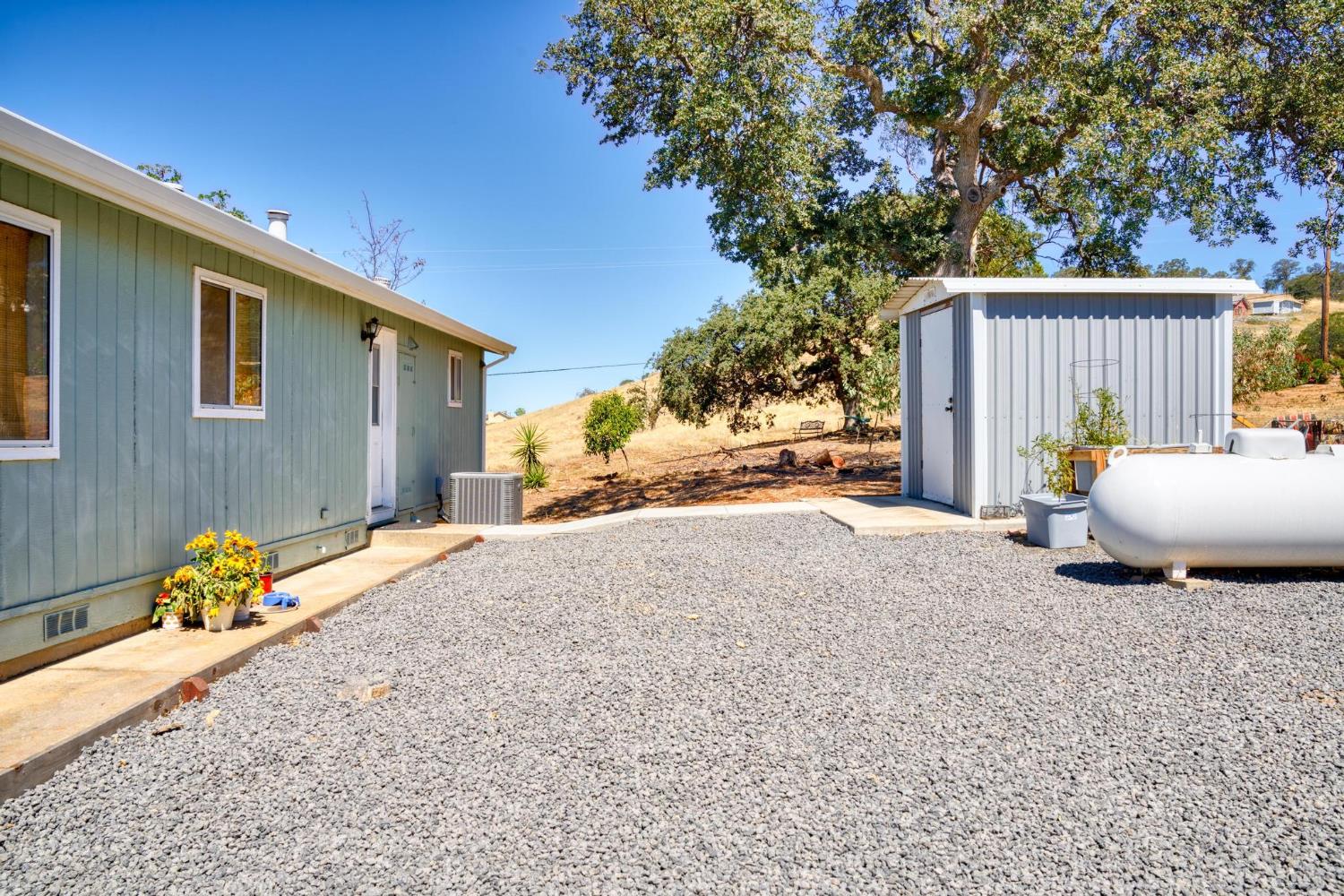 9898 Alamo Dr, La Grange, CA 95329