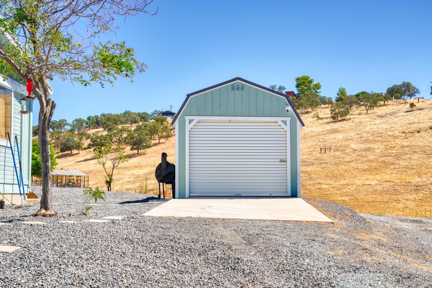 9898 Alamo Dr, La Grange, CA 95329