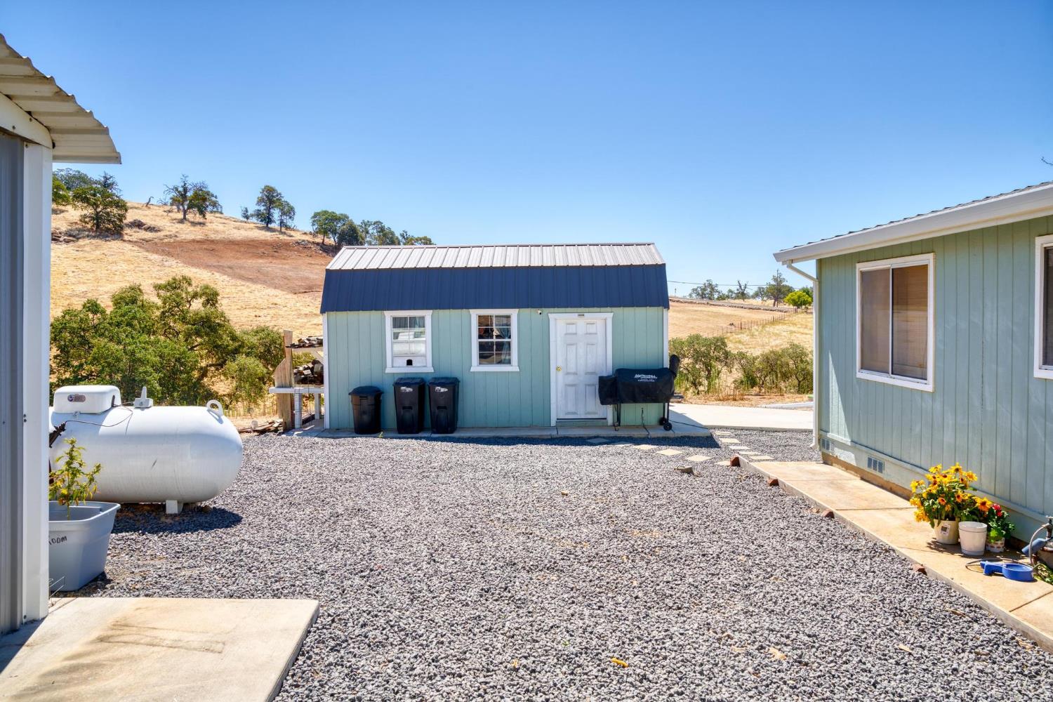9898 Alamo Dr, La Grange, CA 95329