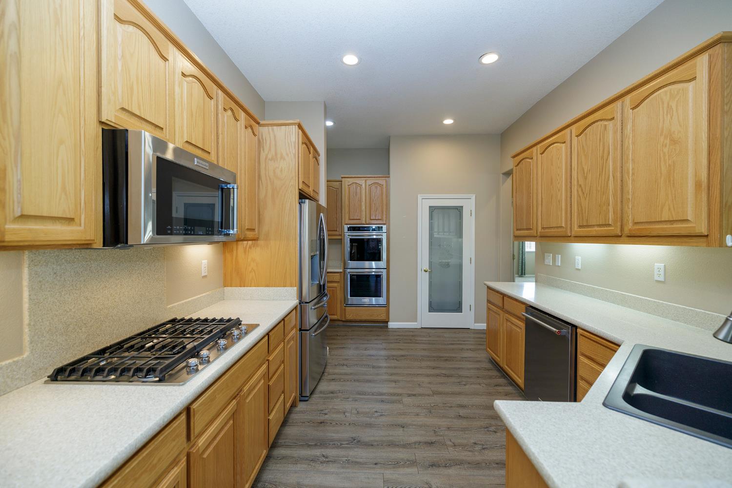 446 1St, Escalon, CA 95320