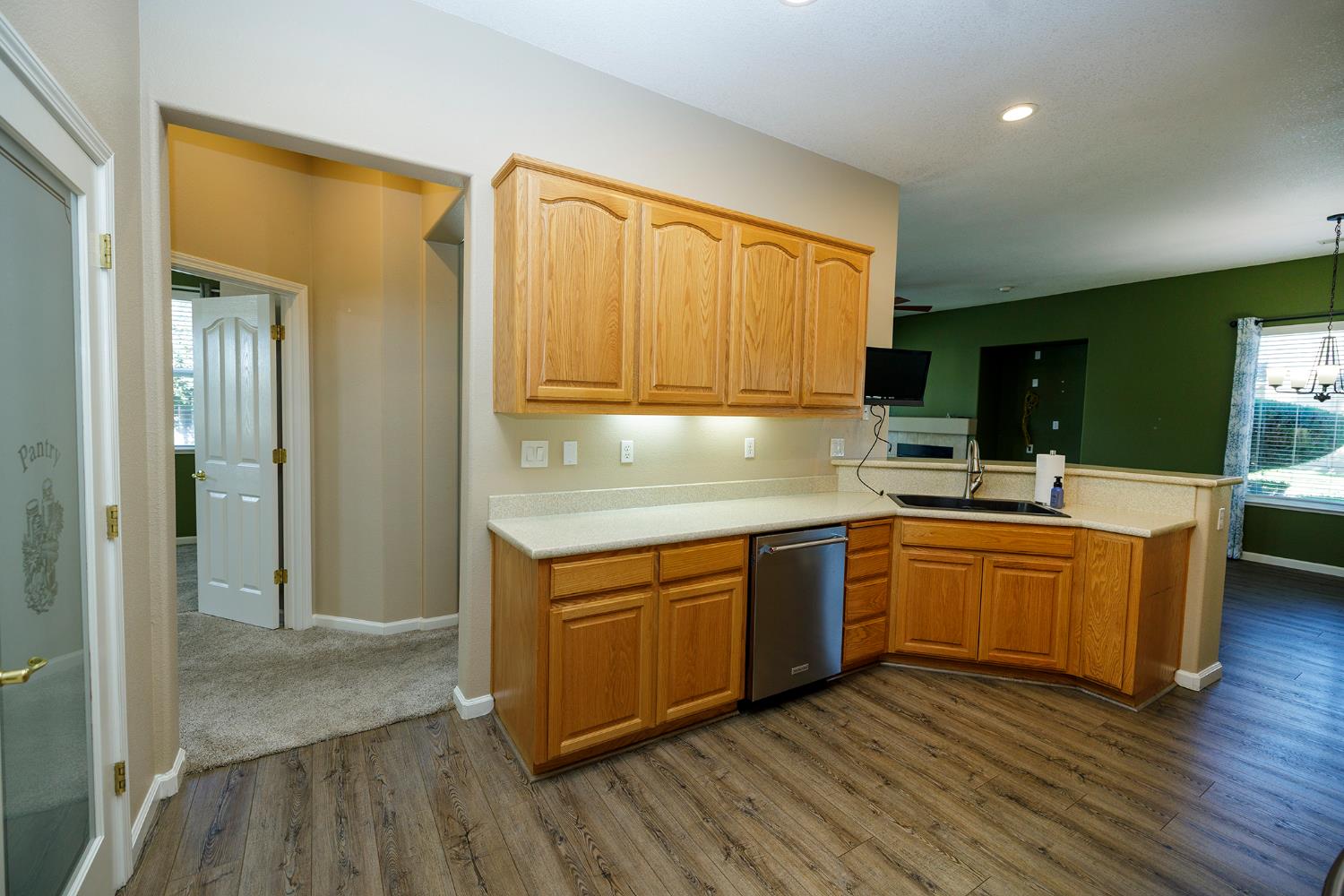 446 1St, Escalon, CA 95320