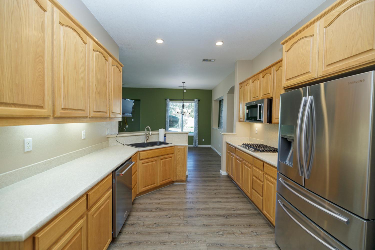 446 1St, Escalon, CA 95320