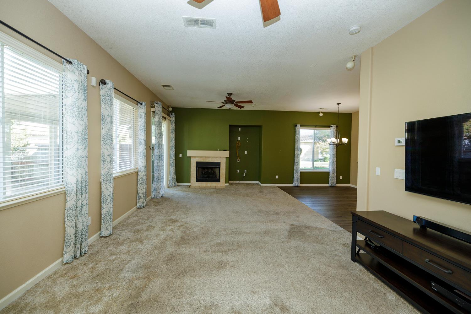 446 1St, Escalon, CA 95320