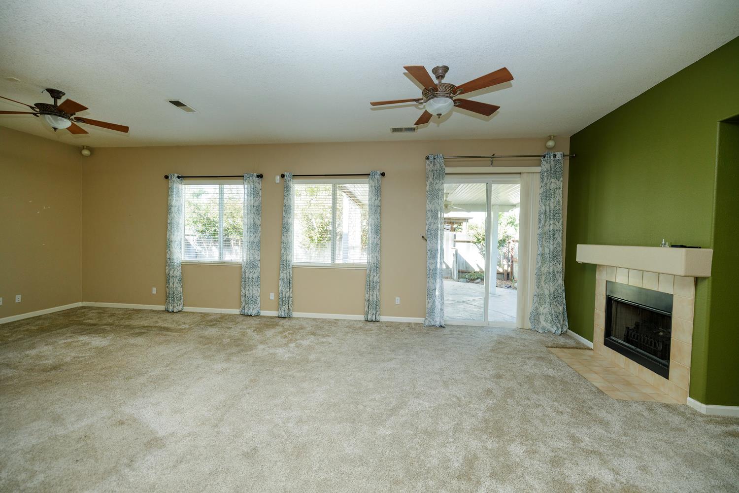 446 1St, Escalon, CA 95320