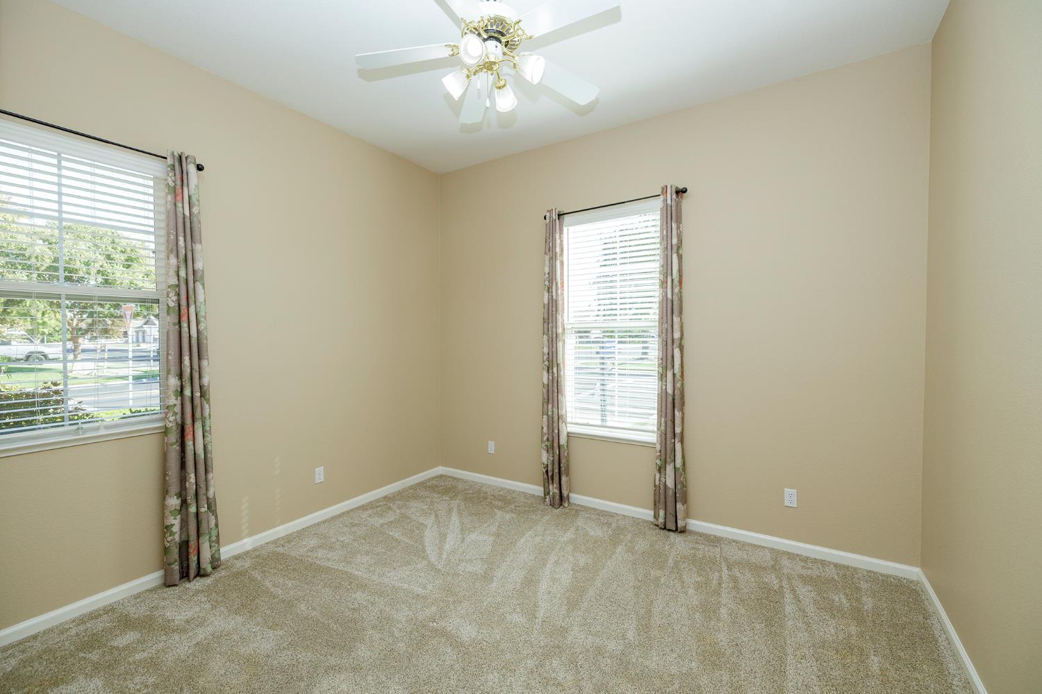 446 1St, Escalon, CA 95320