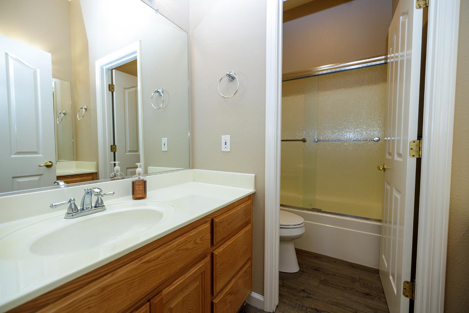 446 1St, Escalon, CA 95320