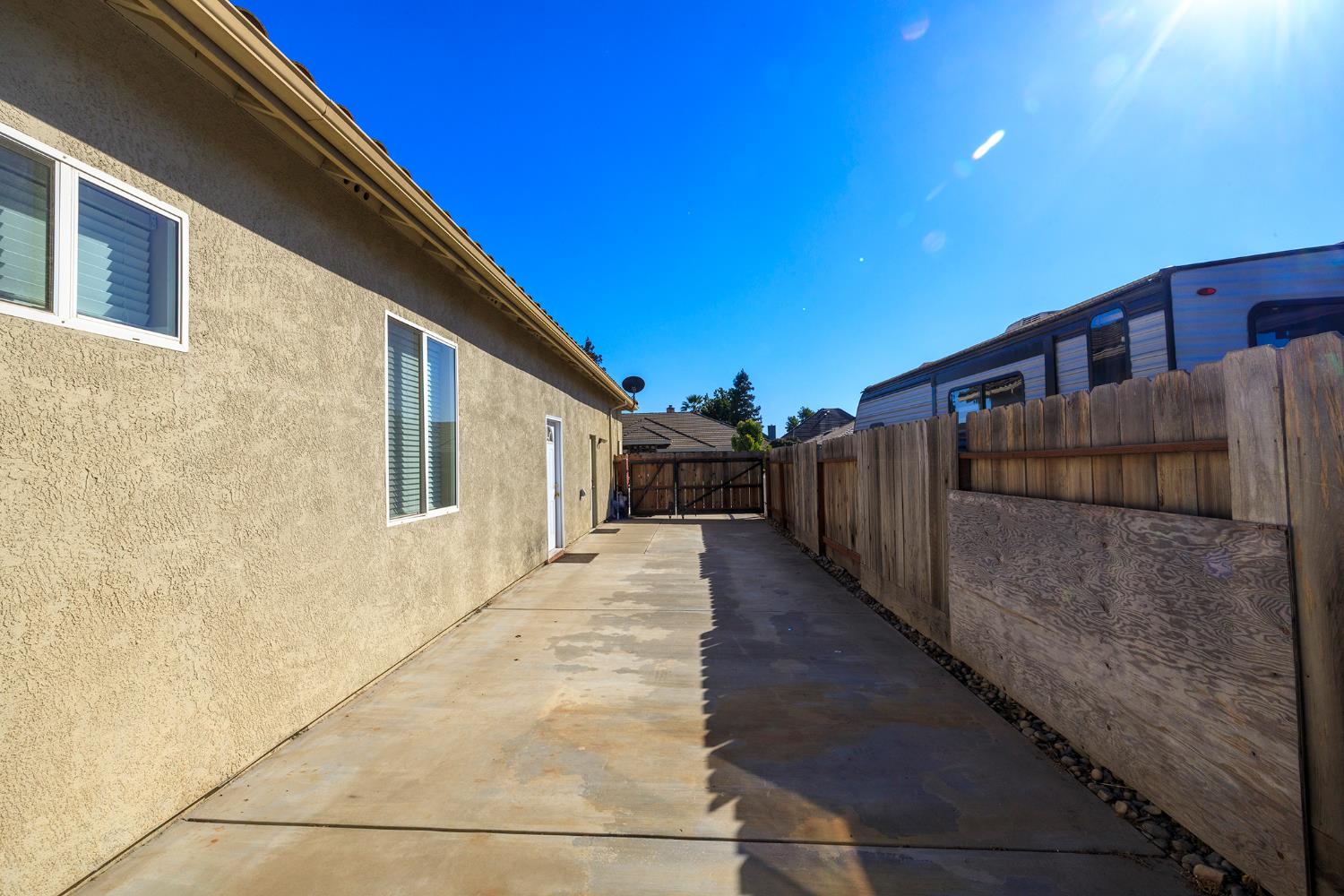 446 1St, Escalon, CA 95320