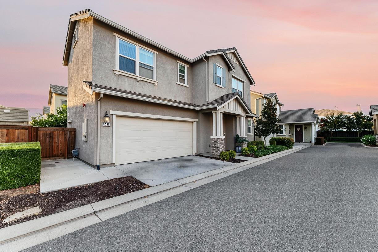 2229 Novi Dr, Riverbank, CA 95367