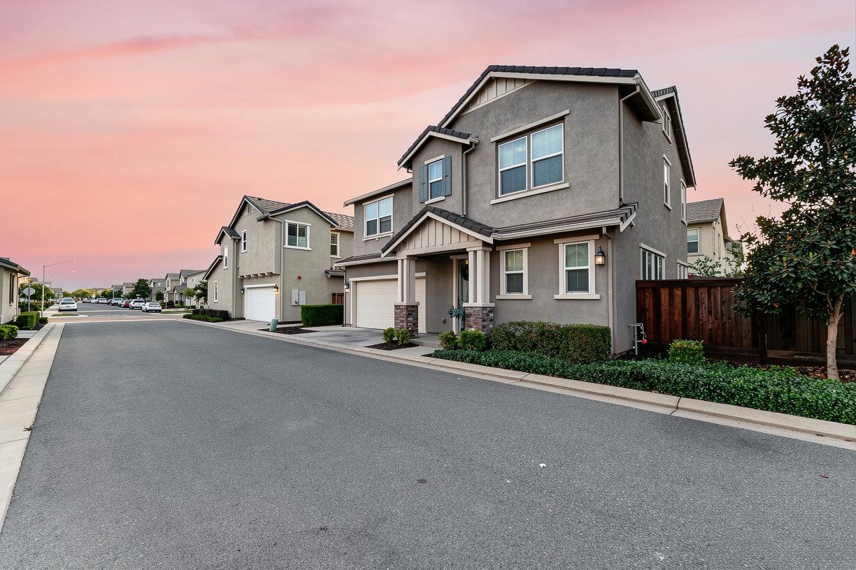 2229 Novi Dr, Riverbank, CA 95367