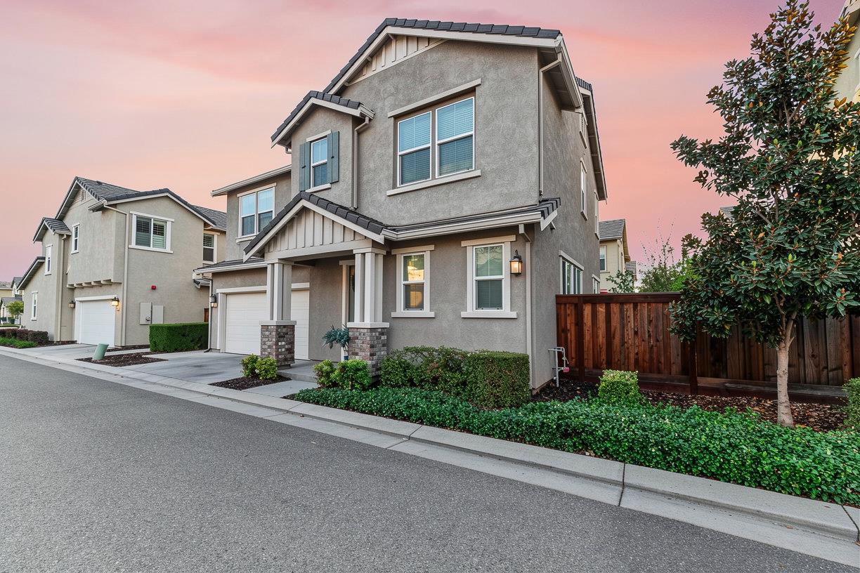 2229 Novi Dr, Riverbank, CA 95367