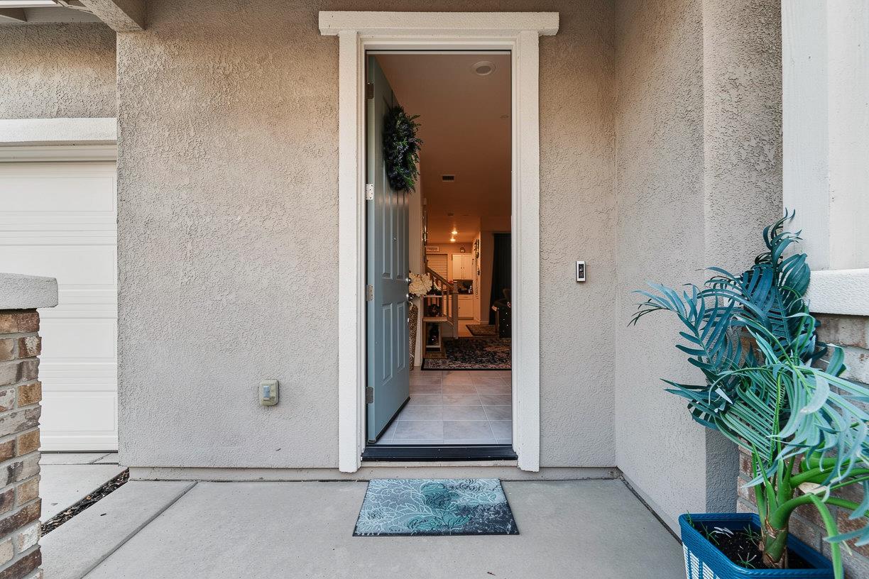 2229 Novi Dr, Riverbank, CA 95367