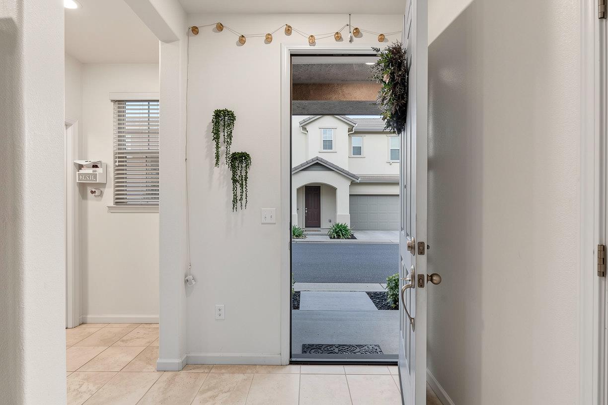 2229 Novi Dr, Riverbank, CA 95367