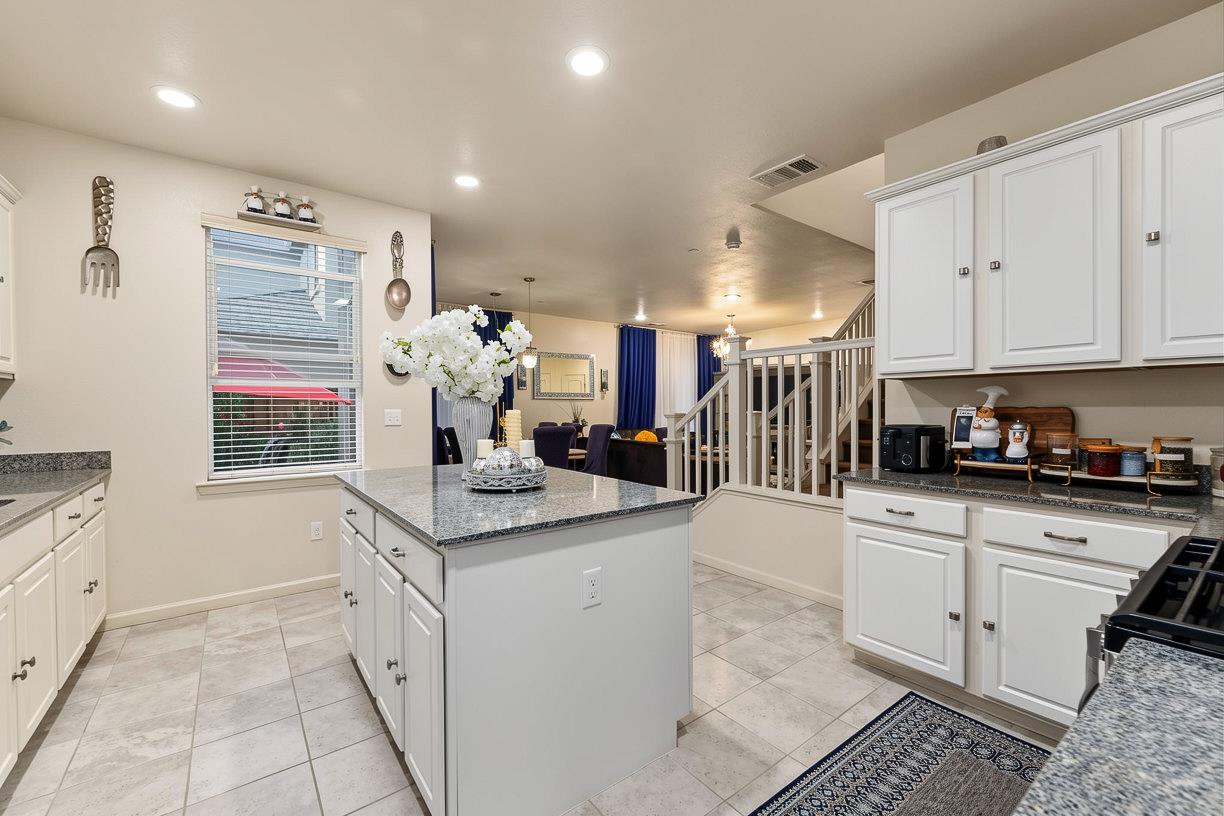 2229 Novi Dr, Riverbank, CA 95367