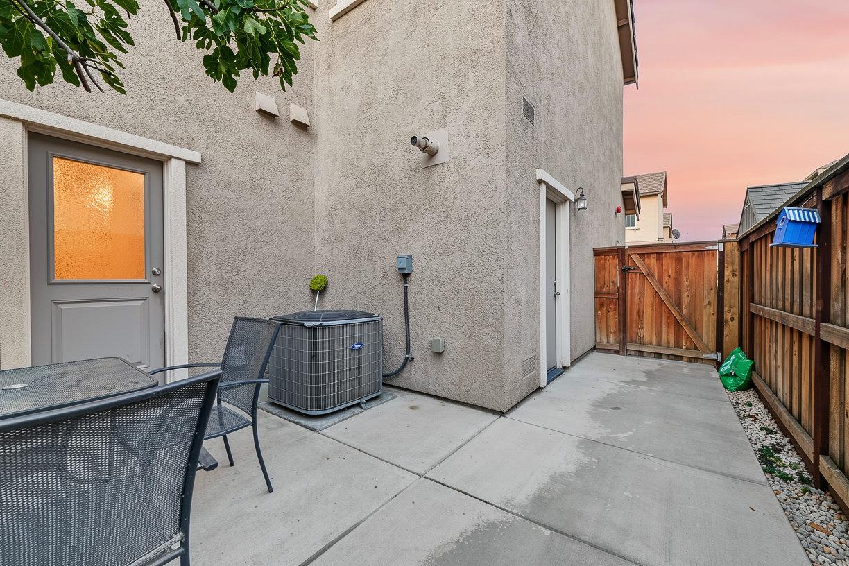 2229 Novi Dr, Riverbank, CA 95367