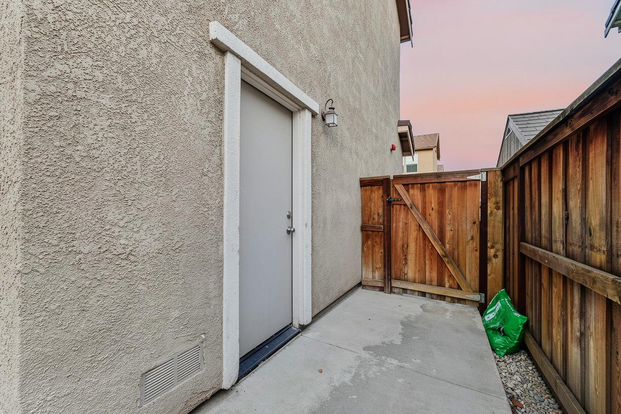 2229 Novi Dr, Riverbank, CA 95367