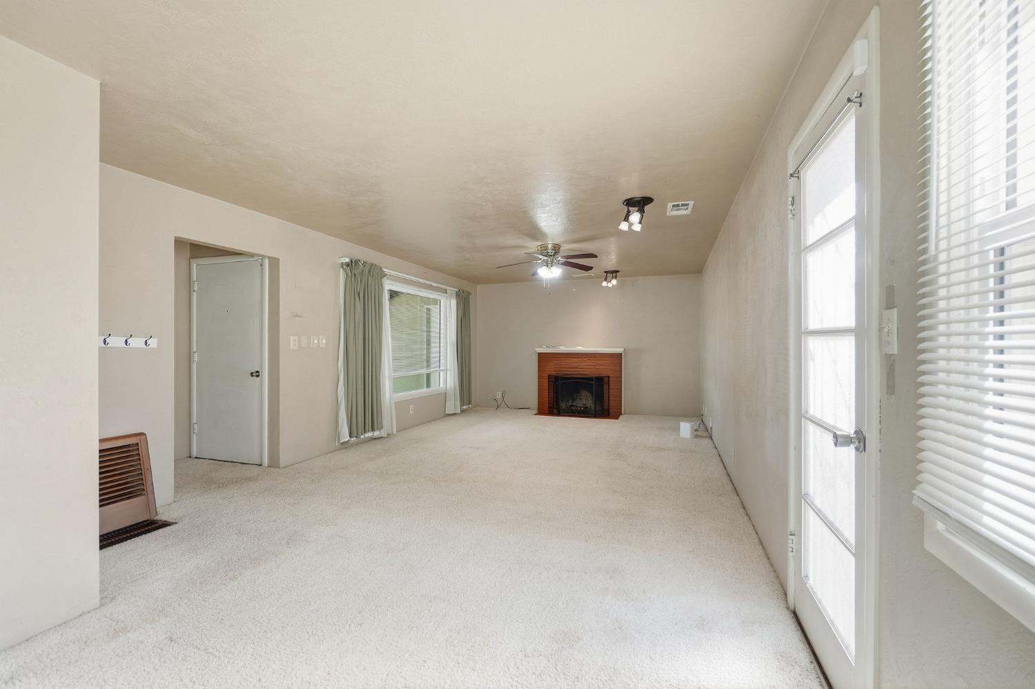 1322 1324 Del Rey Ave, Modesto, CA 95350