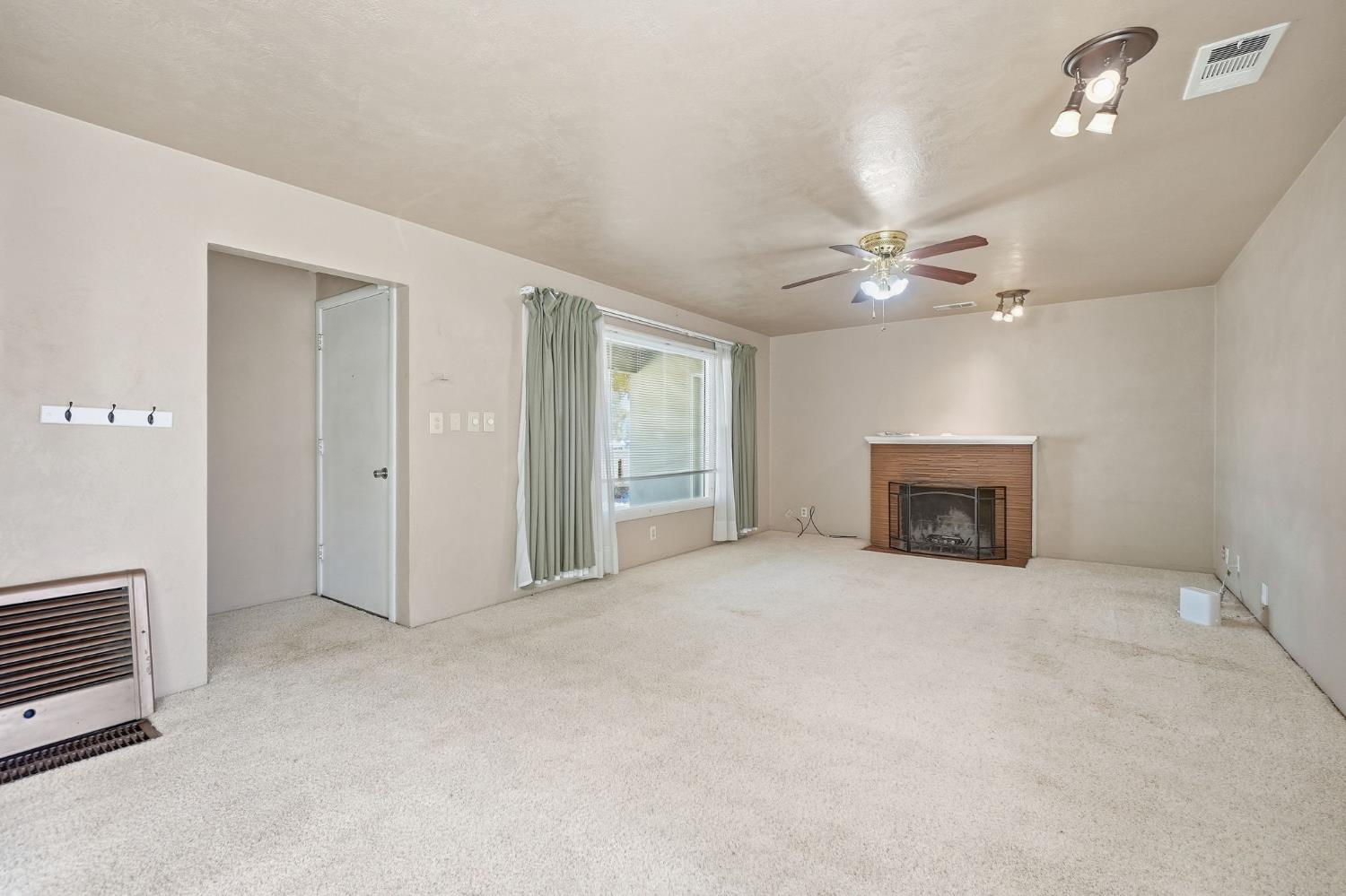 1322 1324 Del Rey Ave, Modesto, CA 95350