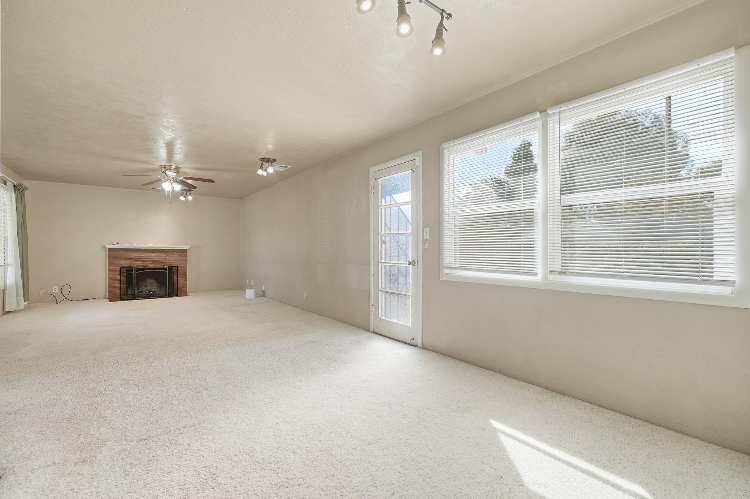 1322 1324 Del Rey Ave, Modesto, CA 95350