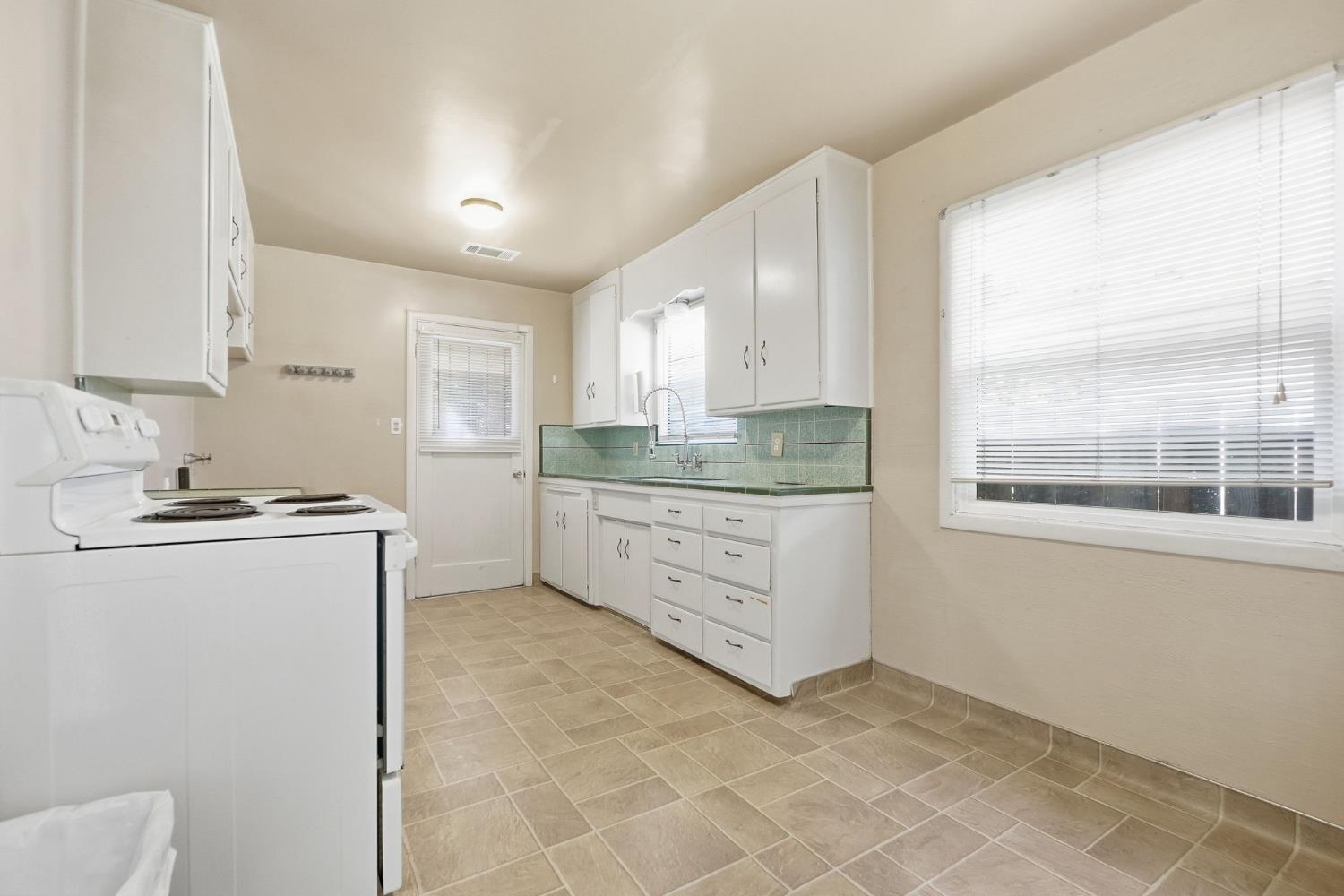1322 1324 Del Rey Ave, Modesto, CA 95350