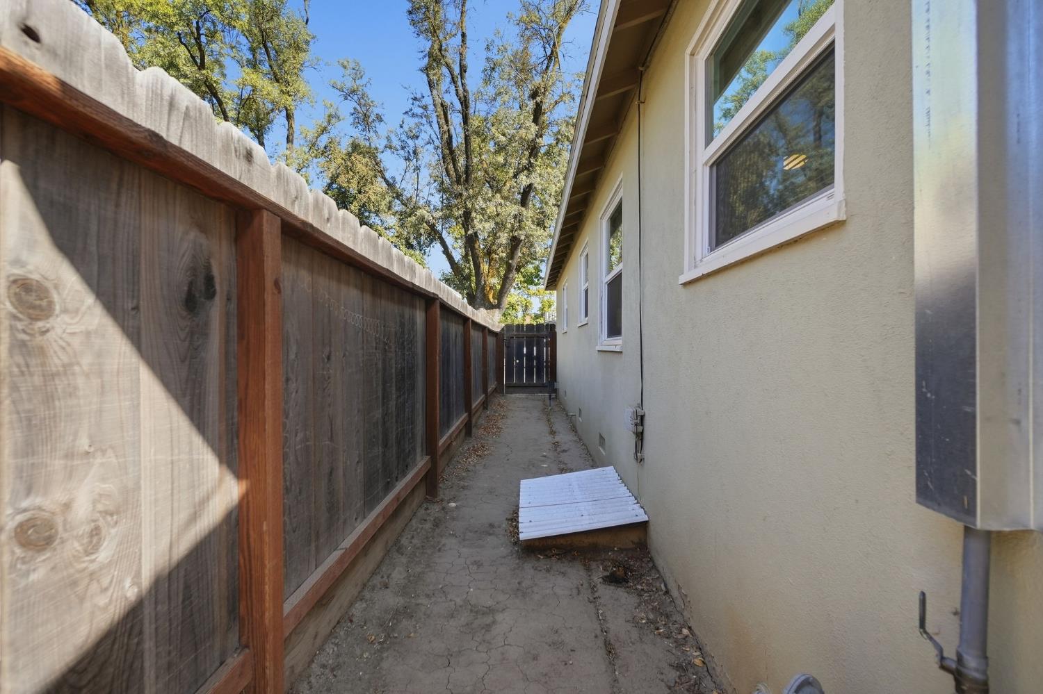 1322 1324 Del Rey Ave, Modesto, CA 95350