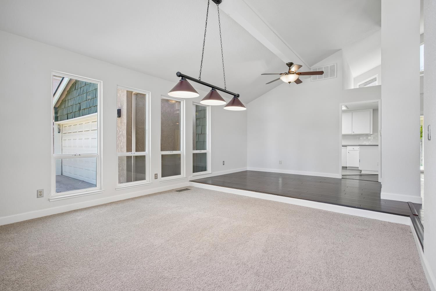 2100 Sandpoint Dr, Modesto, CA 95358