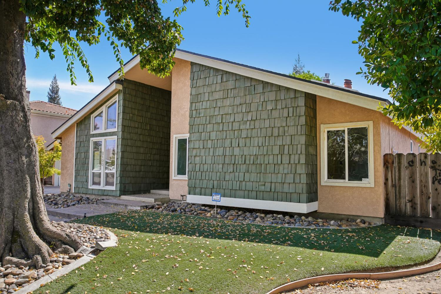 2100 Sandpoint Dr, Modesto, CA 95358