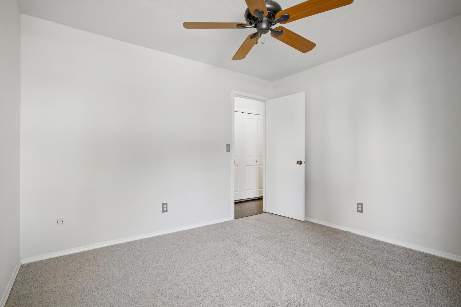 2100 Sandpoint Dr, Modesto, CA 95358