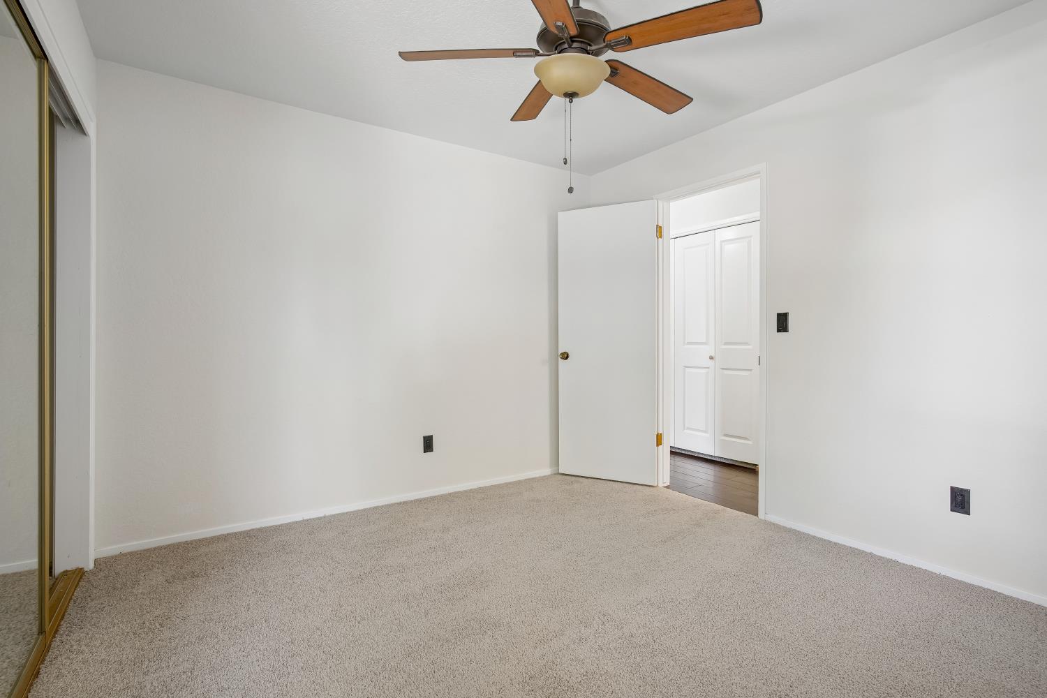 2100 Sandpoint Dr, Modesto, CA 95358