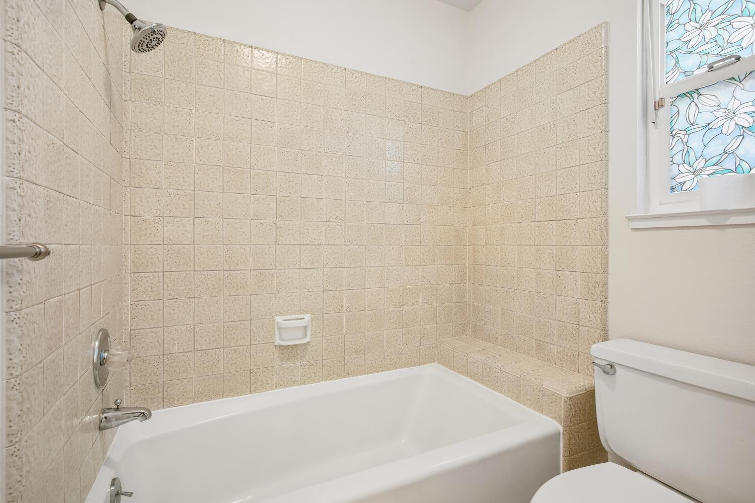2100 Sandpoint Dr, Modesto, CA 95358