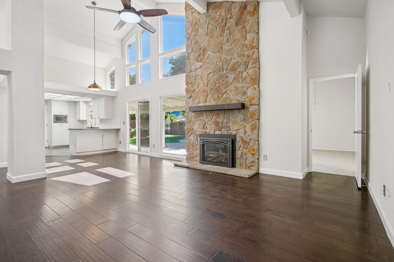 2100 Sandpoint Dr, Modesto, CA 95358