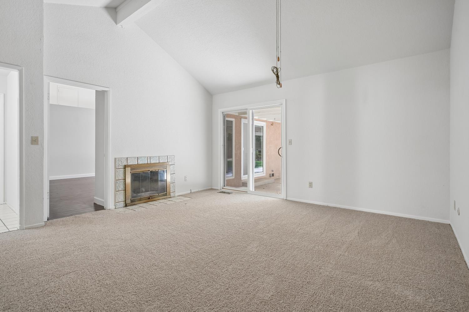 2100 Sandpoint Dr, Modesto, CA 95358