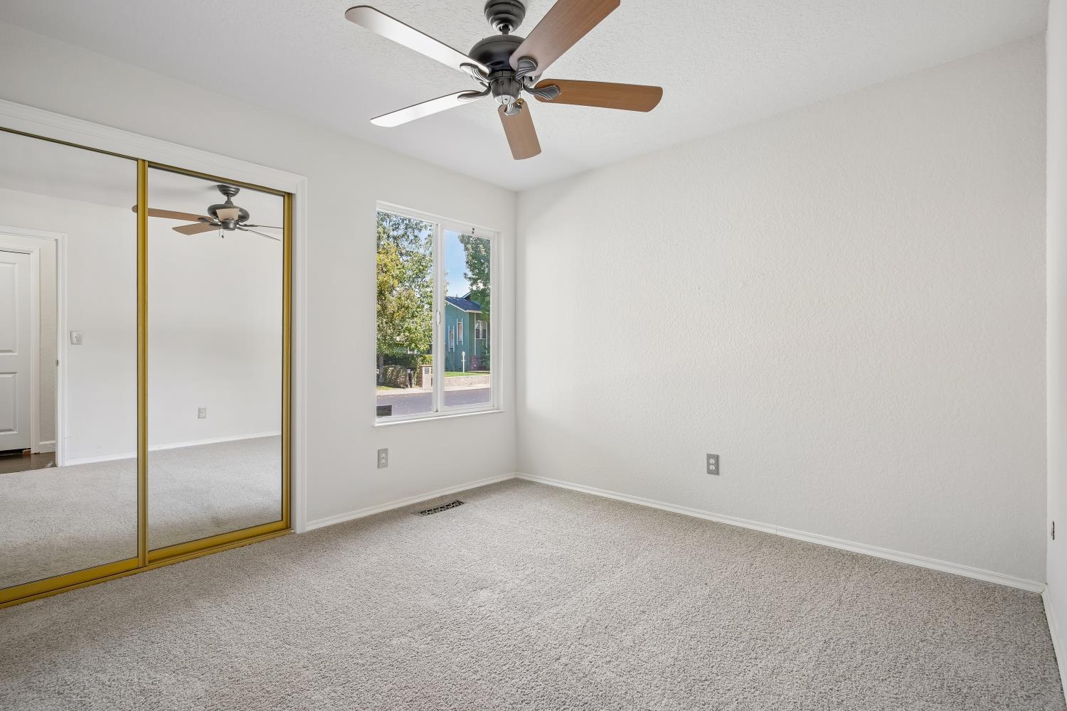 2100 Sandpoint Dr, Modesto, CA 95358