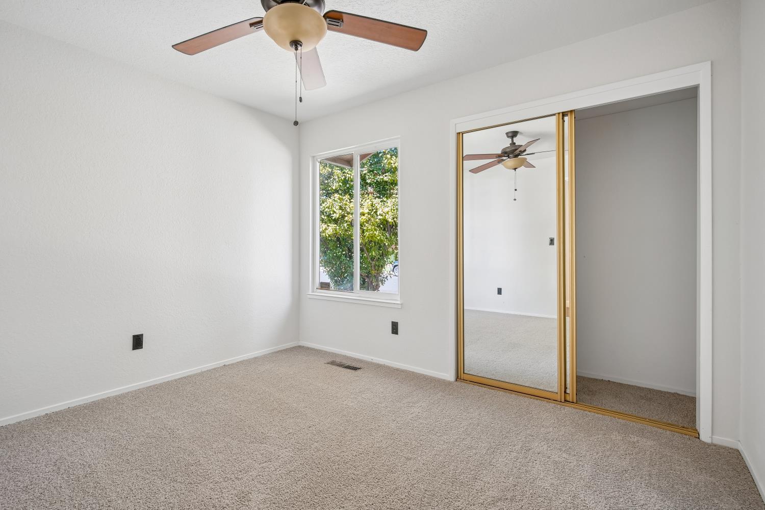 2100 Sandpoint Dr, Modesto, CA 95358