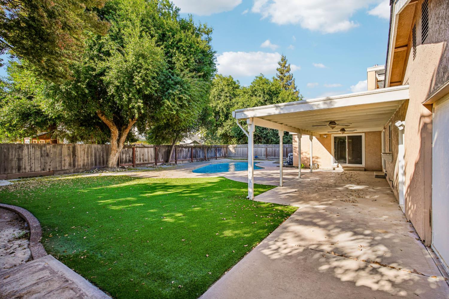 2100 Sandpoint Dr, Modesto, CA 95358