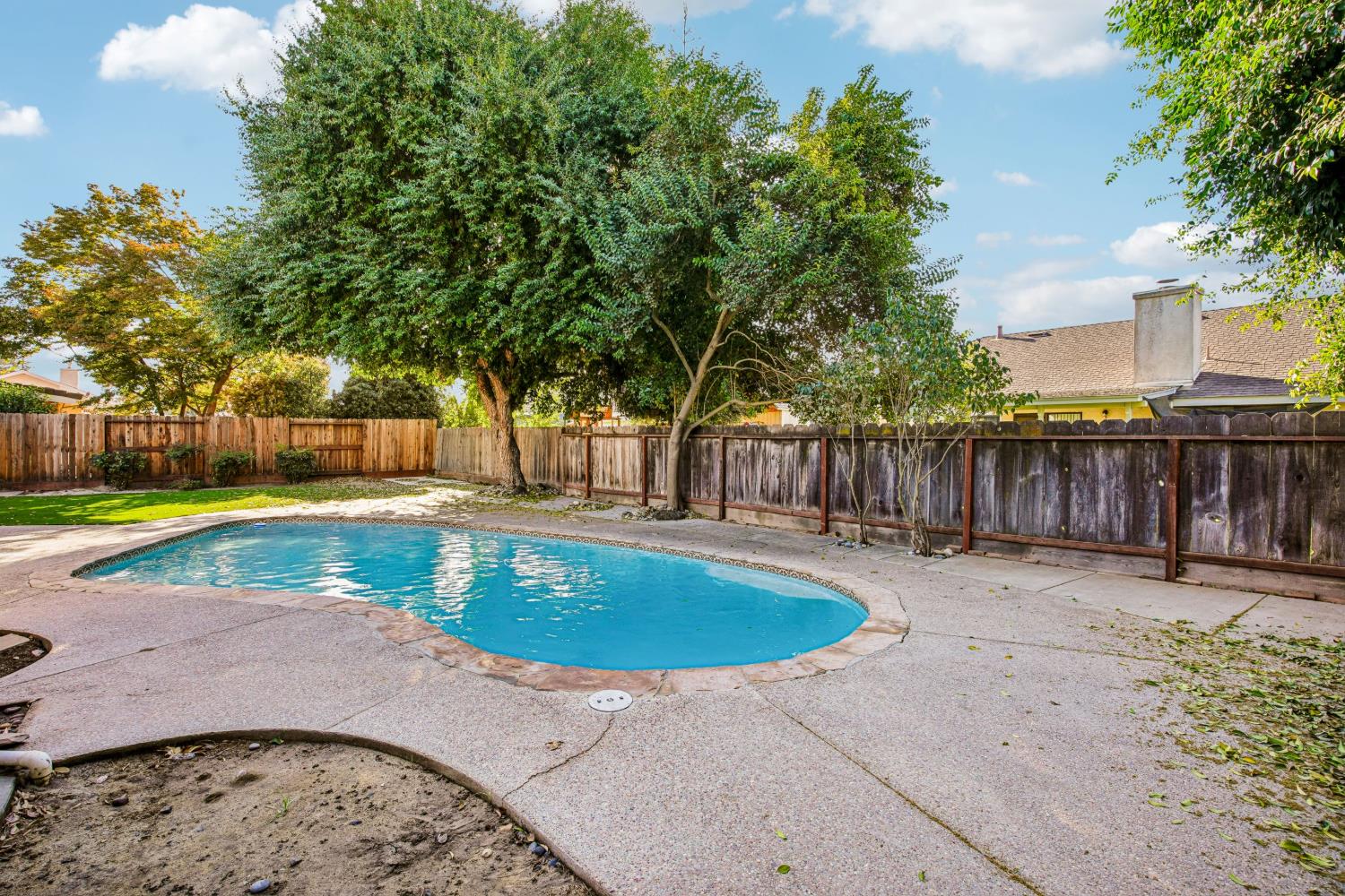 2100 Sandpoint Dr, Modesto, CA 95358
