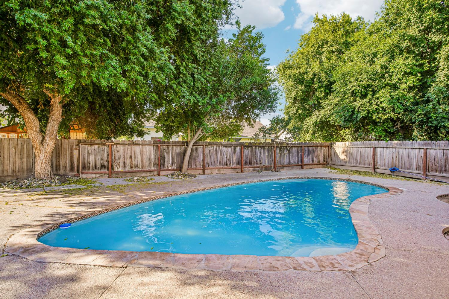 2100 Sandpoint Dr, Modesto, CA 95358