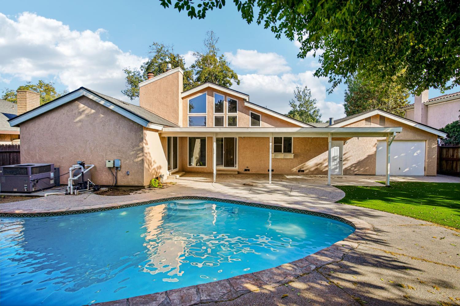 2100 Sandpoint Dr, Modesto, CA 95358