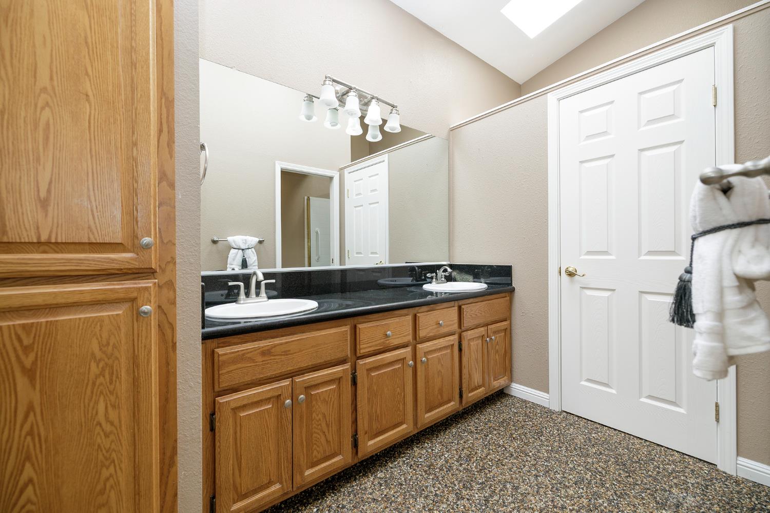 1144 Copper Lantern Ct, Modesto, CA 95355