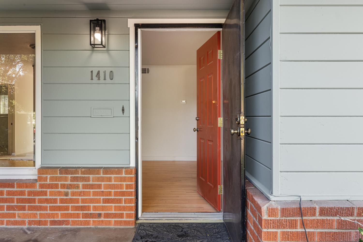 1410 Maplewood Dr, Modesto, CA 95350