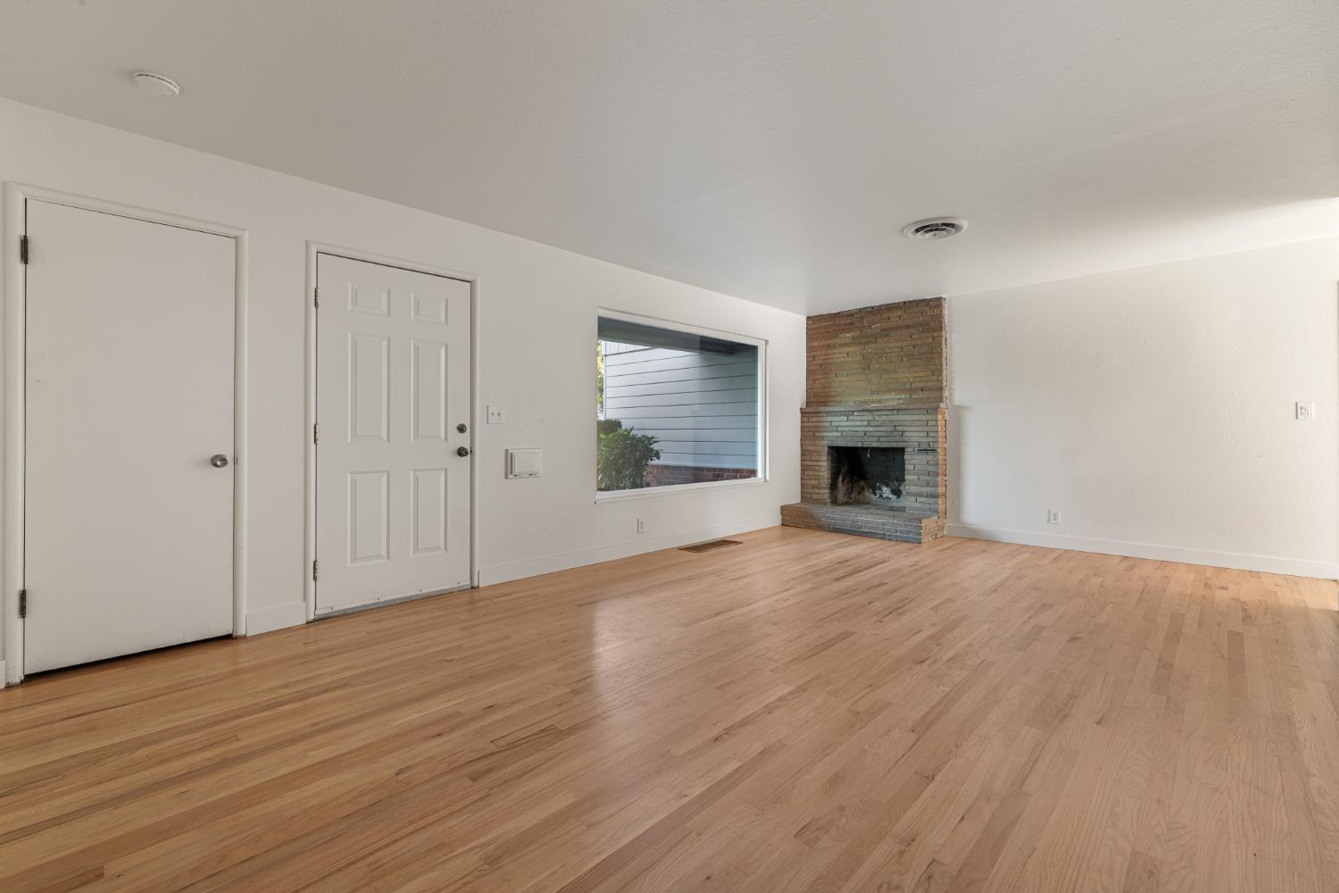 1410 Maplewood Dr, Modesto, CA 95350