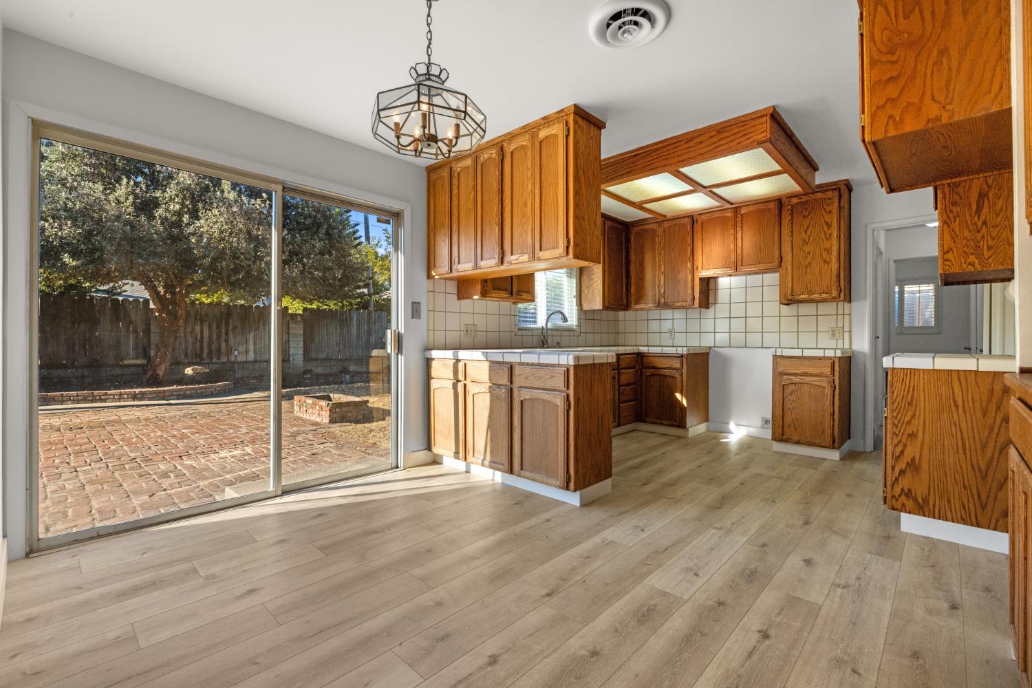 1410 Maplewood Dr, Modesto, CA 95350