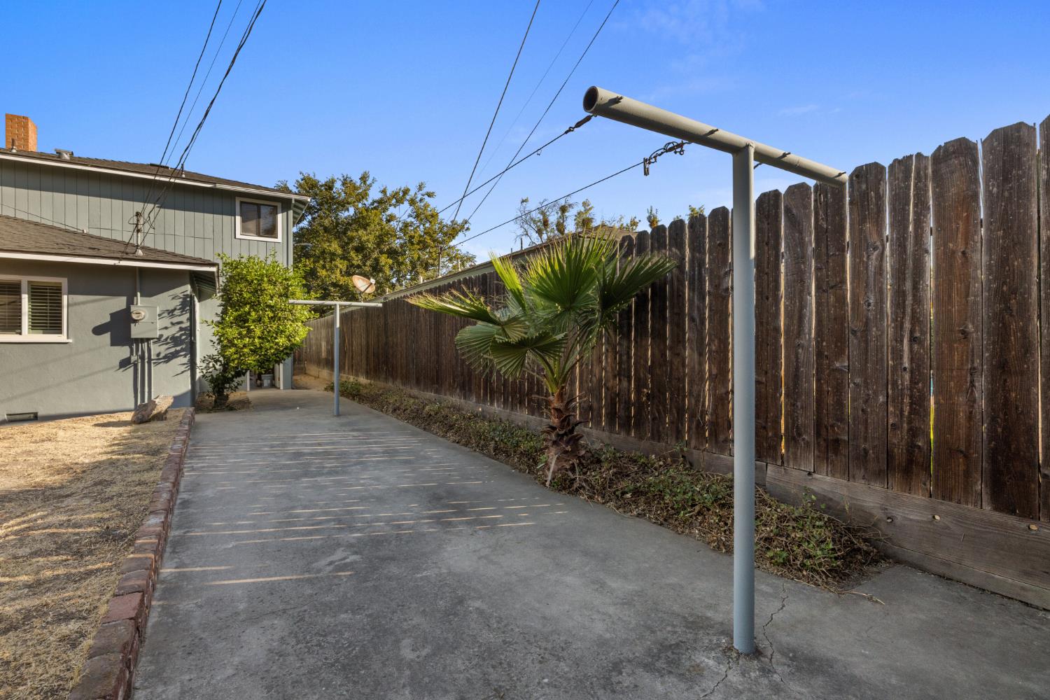 1410 Maplewood Dr, Modesto, CA 95350