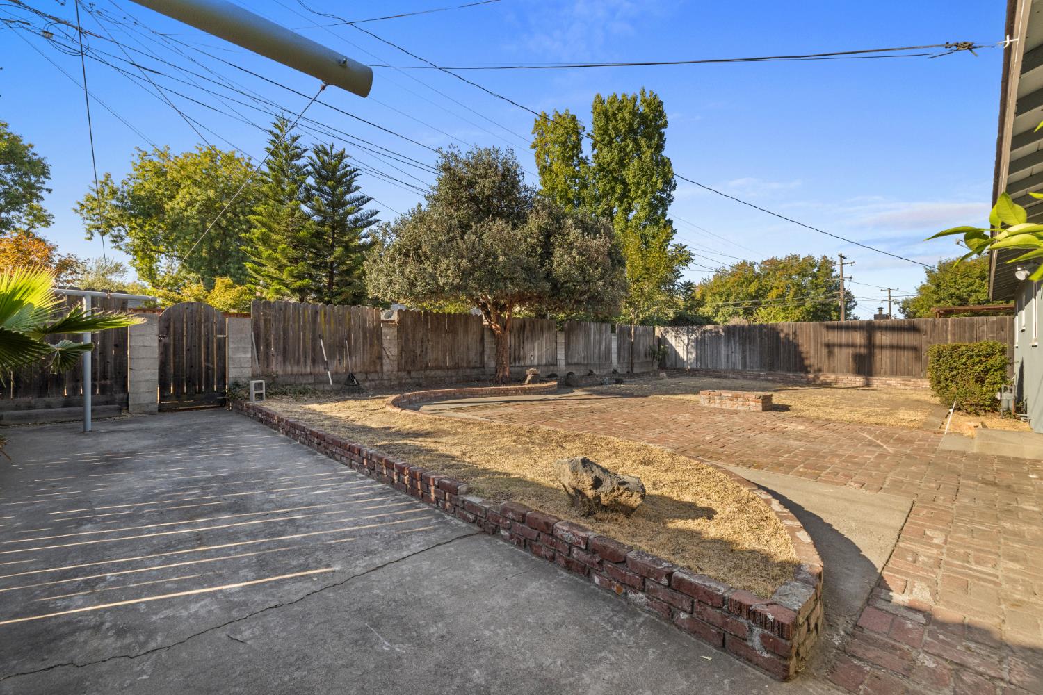 1410 Maplewood Dr, Modesto, CA 95350